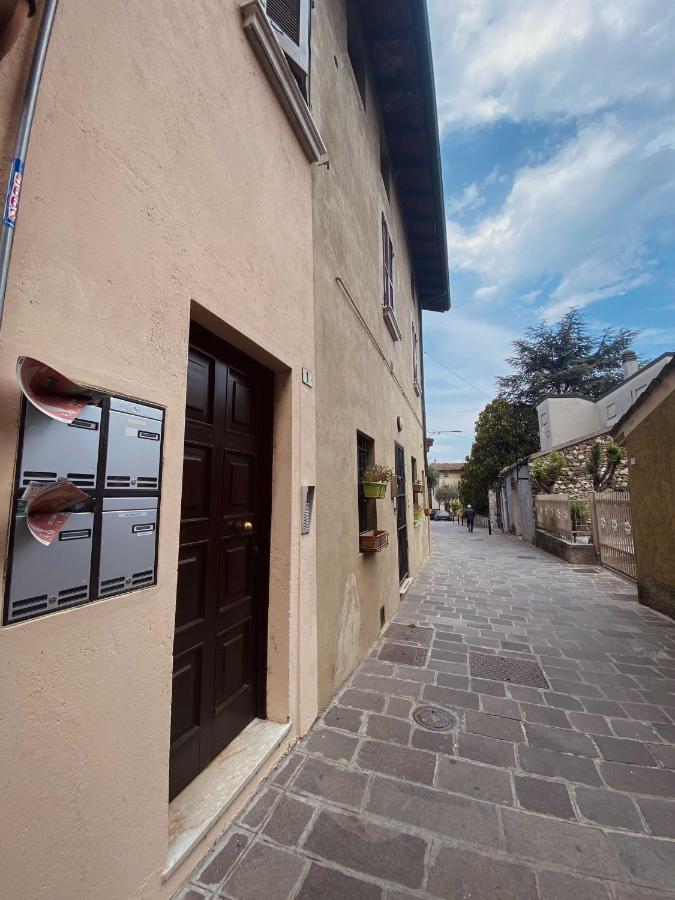 Ferienwohnung Antico Borgo Desenzano del Garda Exterior foto