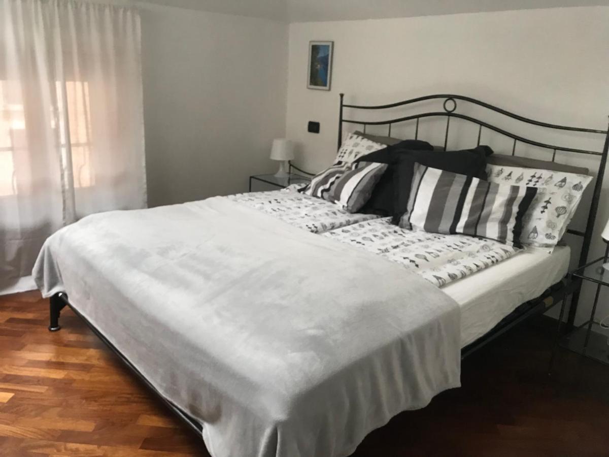 Ferienwohnung Antico Borgo Desenzano del Garda Exterior foto