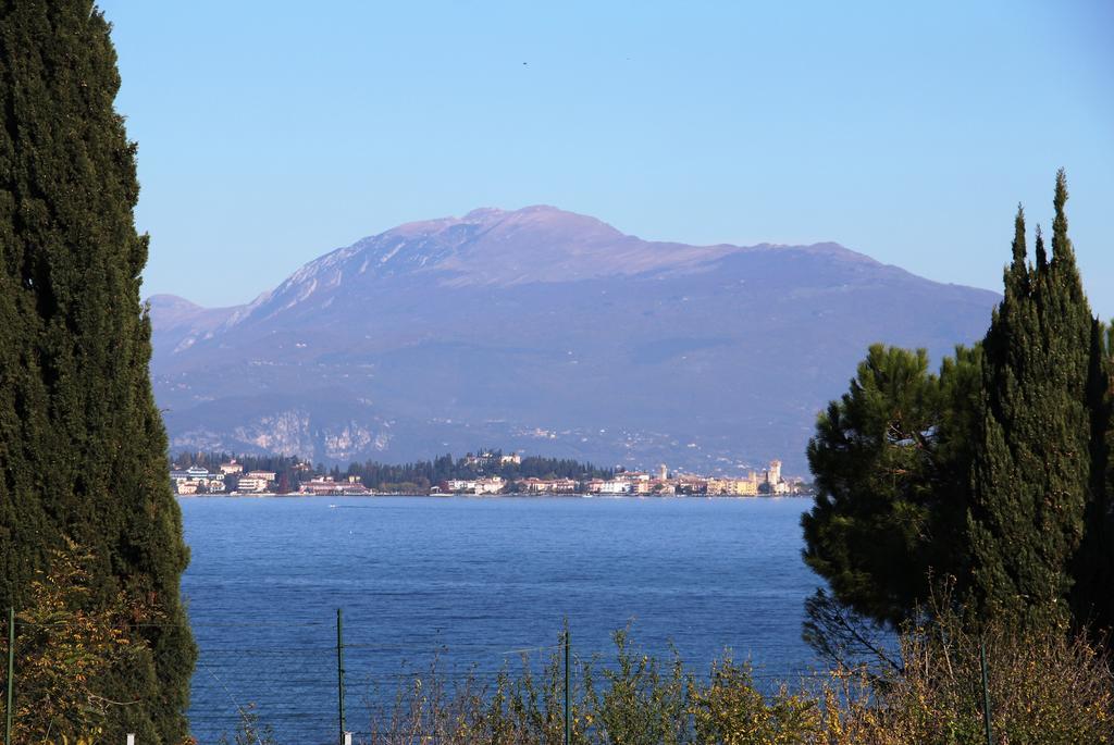 Ferienwohnung Antico Borgo Desenzano del Garda Exterior foto